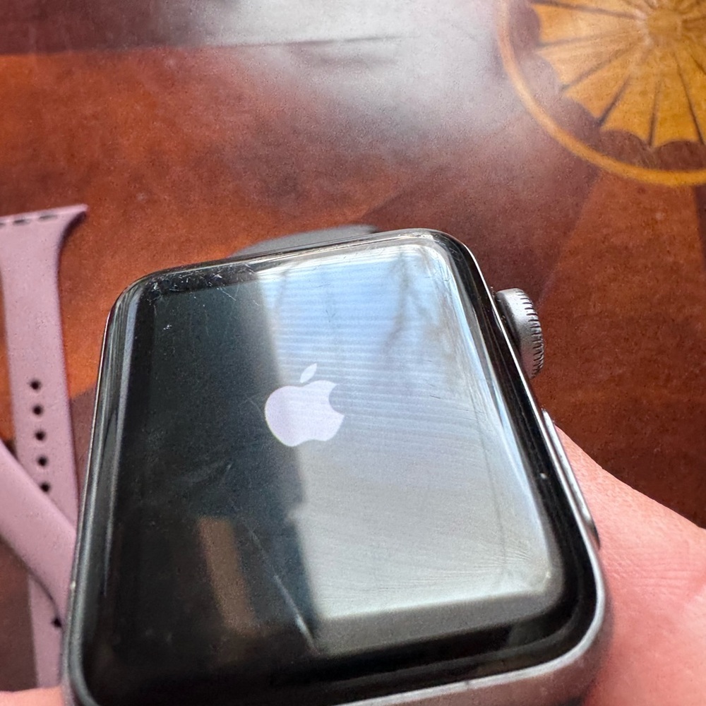Apple Watch Series 3 size 38mm - Picture 2 of 5
